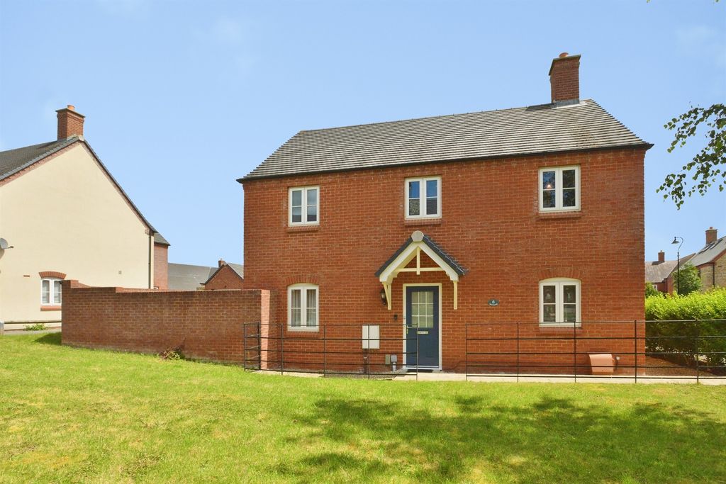 Property photo 2 of 21