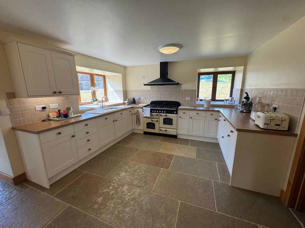 Property photo 3 of 44