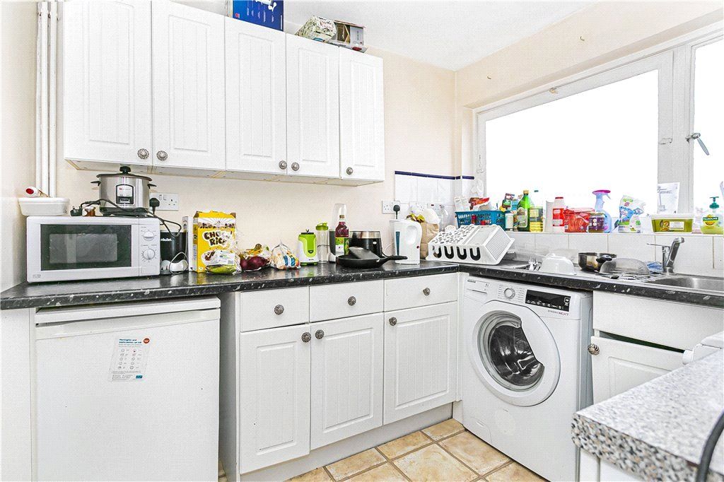 Property photo 3 of 9 Kitchen