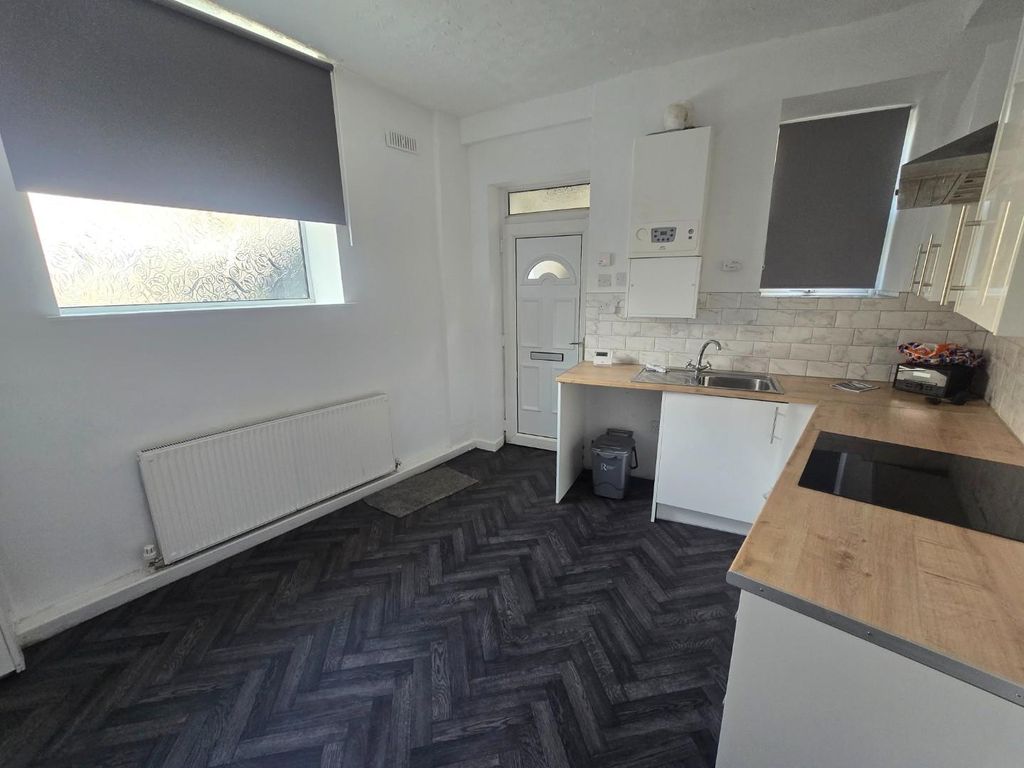 Property photo 3 of 10 96 Kitchen