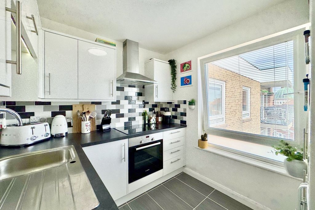 Property photo 3 of 16