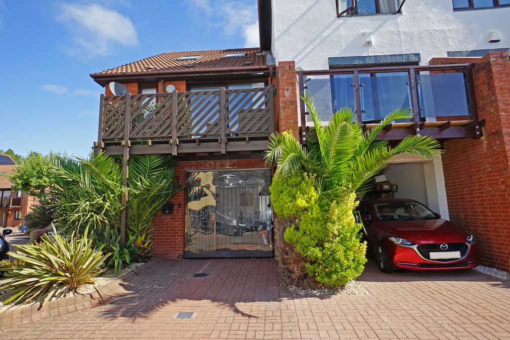 Property photo 1 of 34