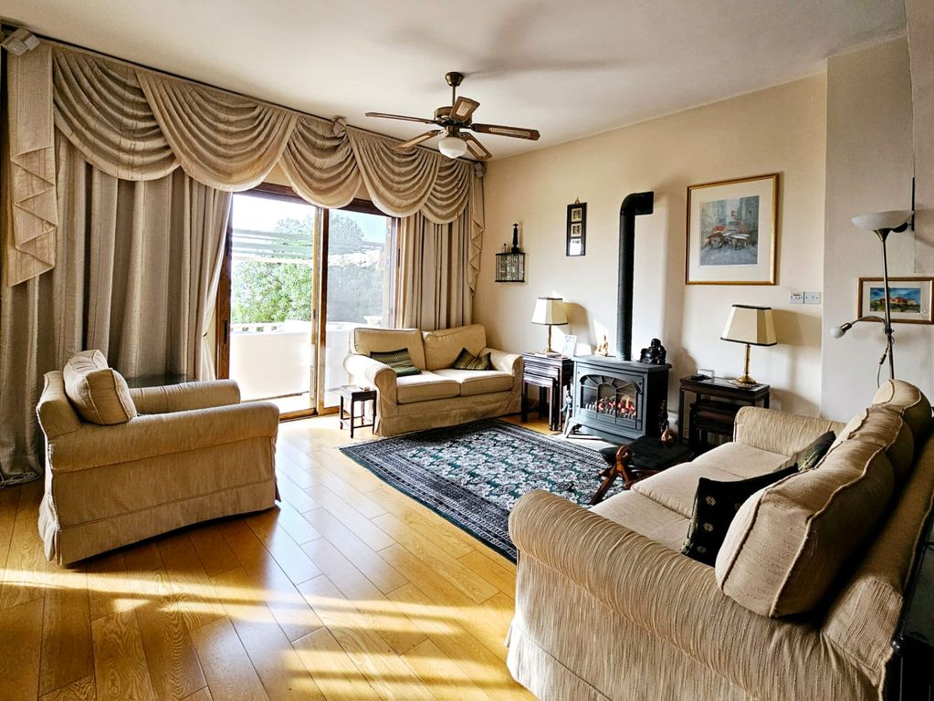 Property photo 2 of 30