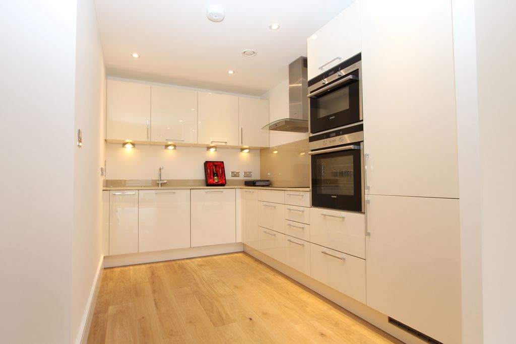 Property photo 3 of 11 Kitchen