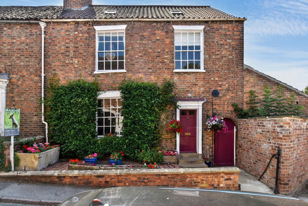 Property photo 2 of 37