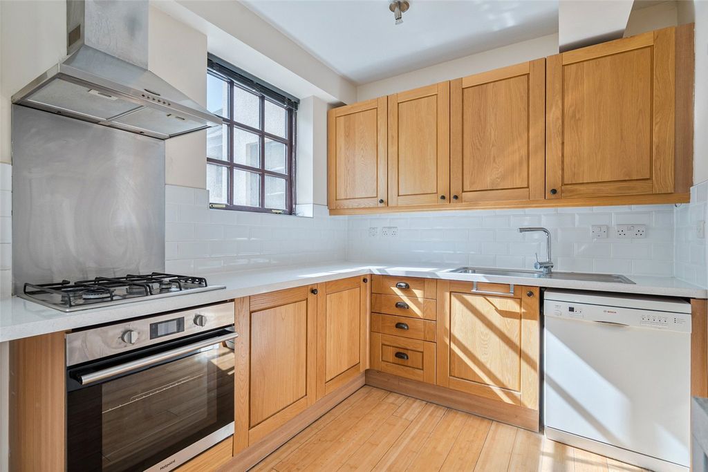 Property photo 3 of 28 Picture No. 21
