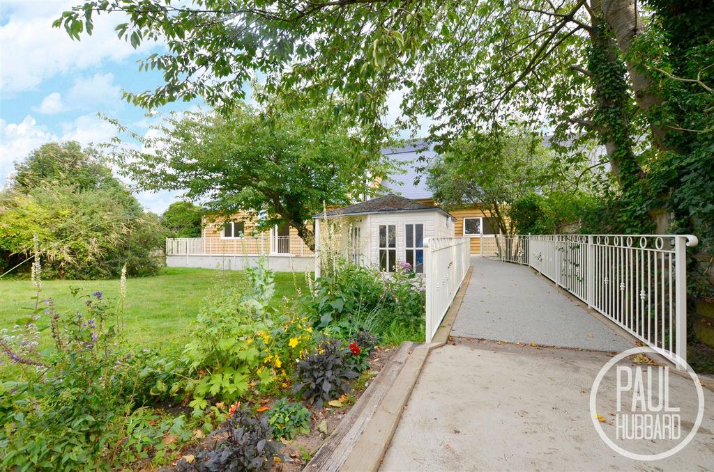 Property photo 2 of 18