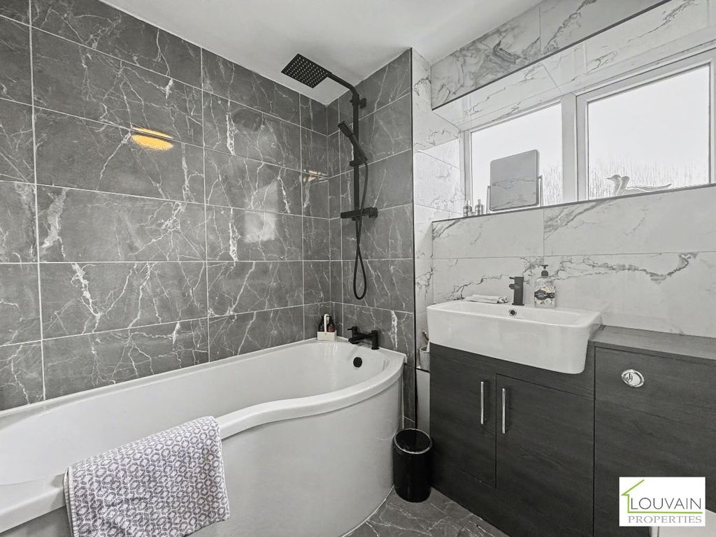 Property photo 3 of 28