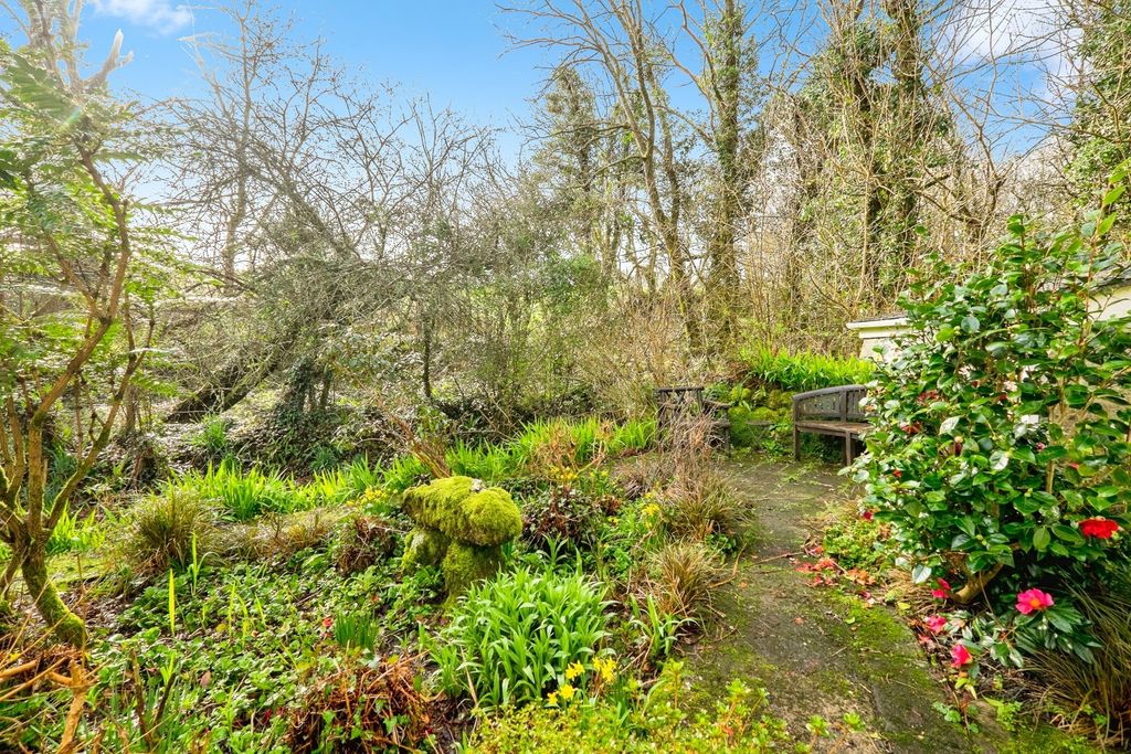 Property photo 2 of 17 Garden