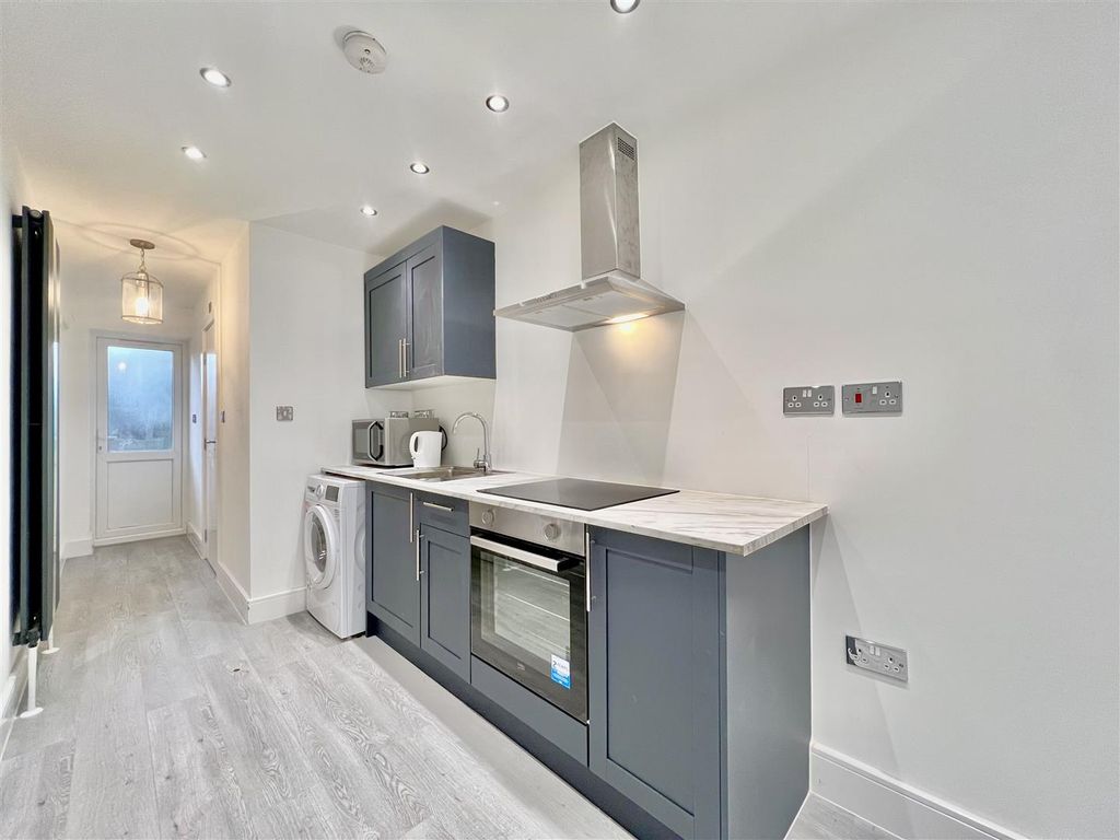 Property photo 1 of 6 Kitchen