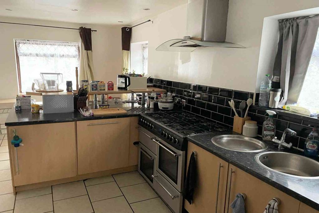 Property photo 2 of 10 Kitchen Diner