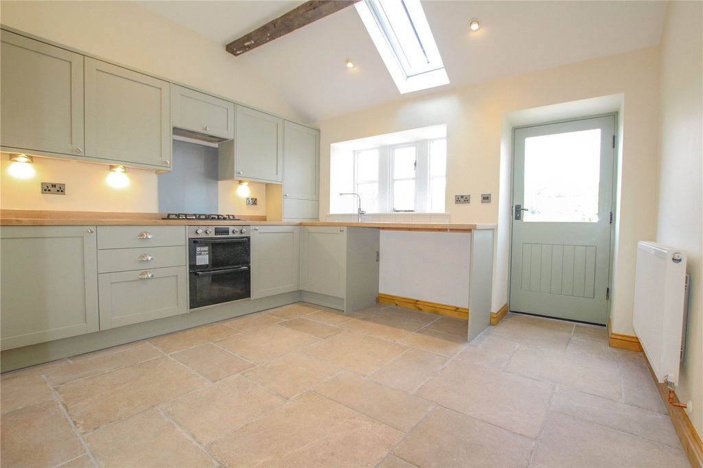 Property photo 2 of 19 Kitchen