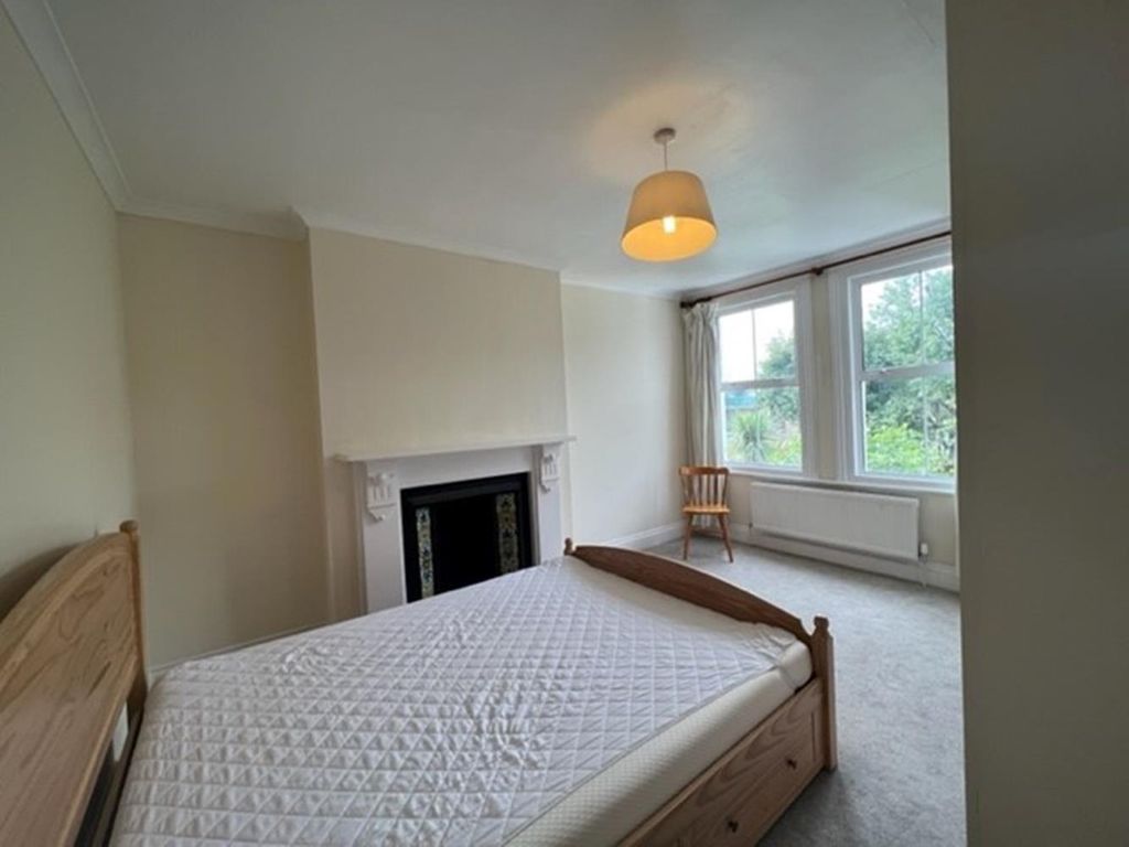 Property photo 2 of 6 Bedroom.Jpg