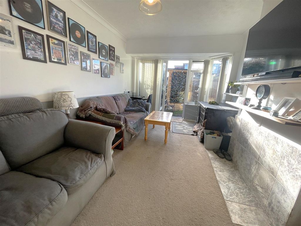 Property photo 3 of 13 Living Room.Jpeg