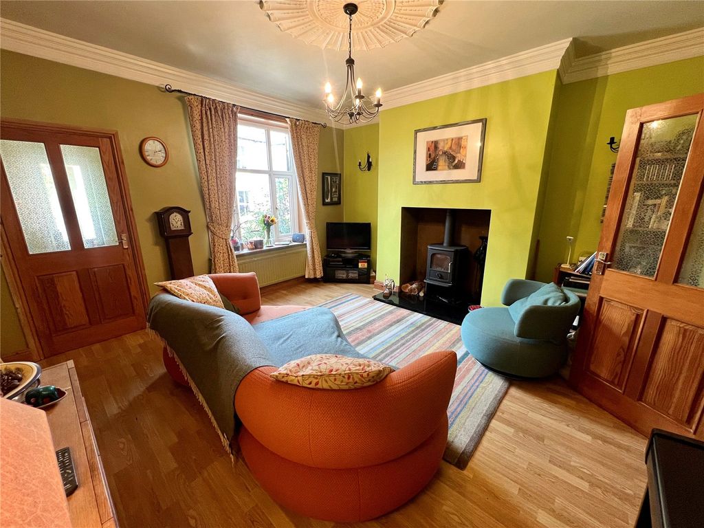 Property photo 3 of 15 Lounge