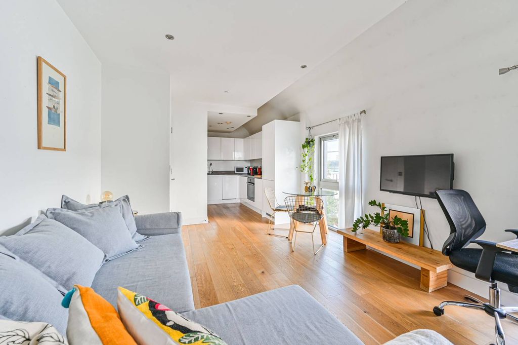 Property photo 3 of 10