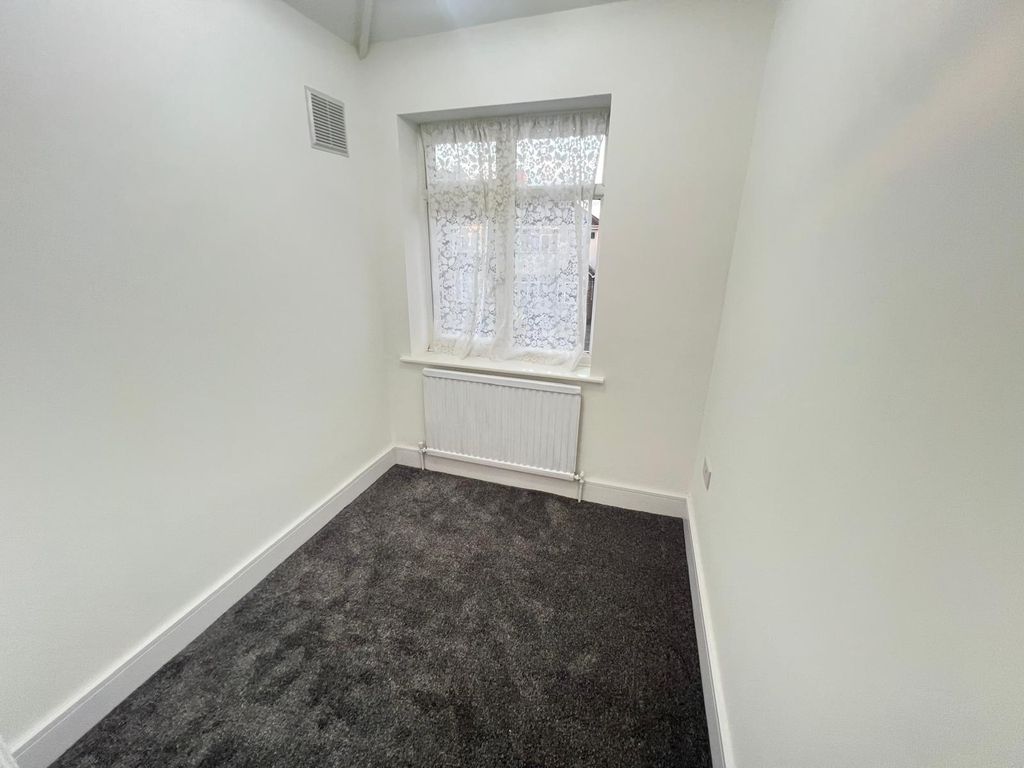 Property photo 2 of 8 Gallery