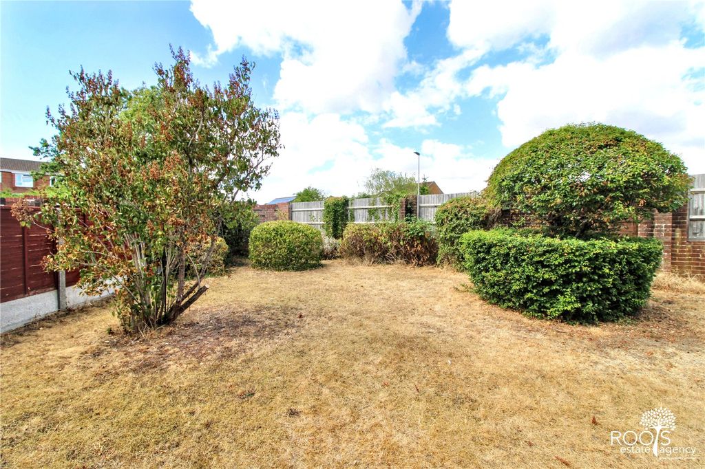 Property photo 2 of 12 Garden