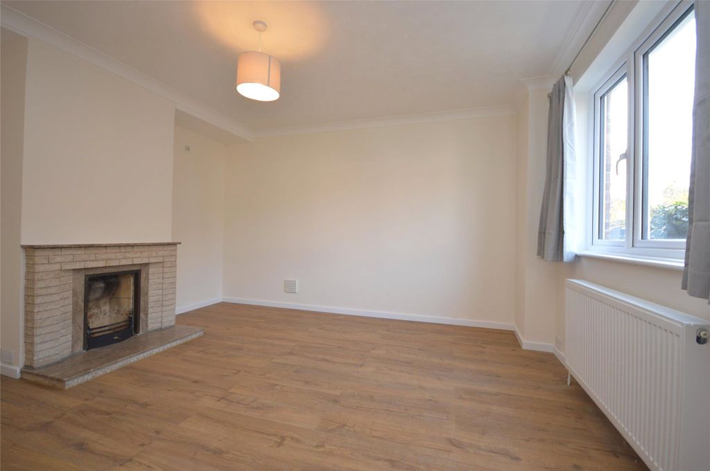 Property photo 2 of 18 Lounge