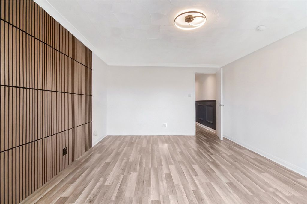 Property photo 3 of 19 Picture No. 06