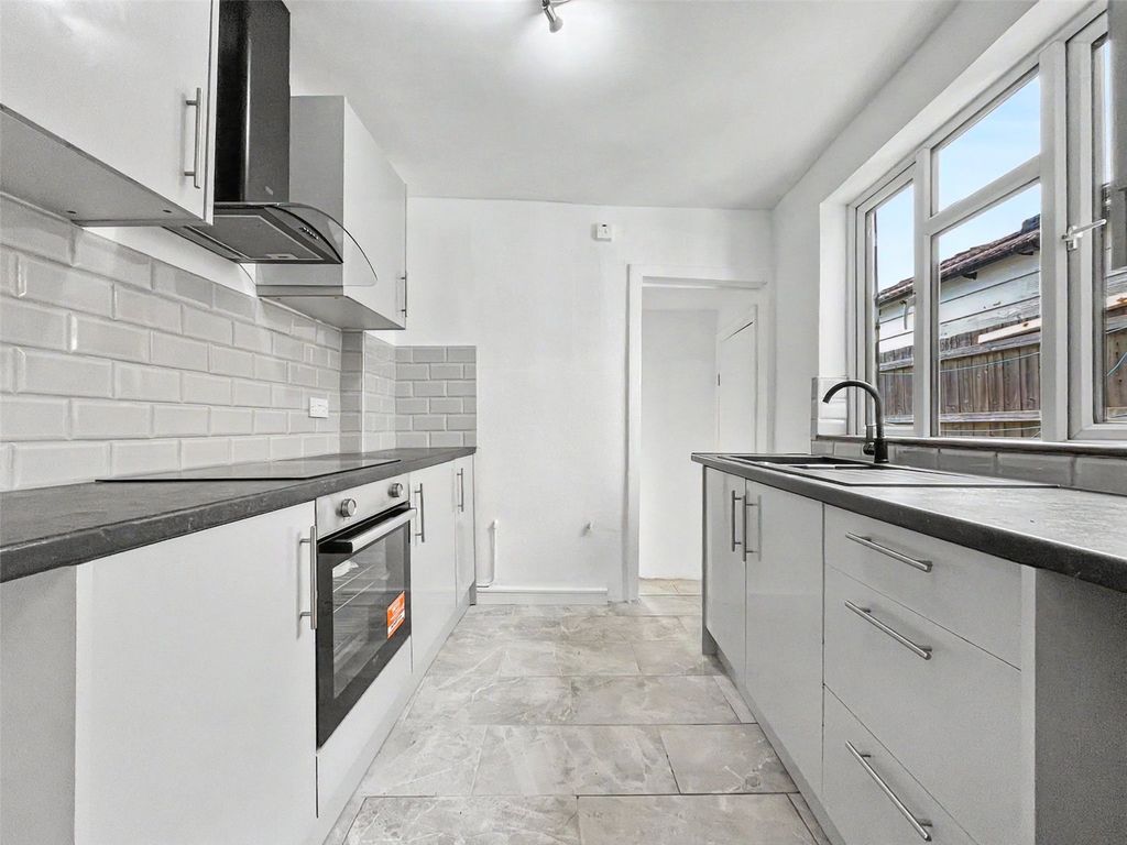 Property photo 2 of 14 Picture No. 11