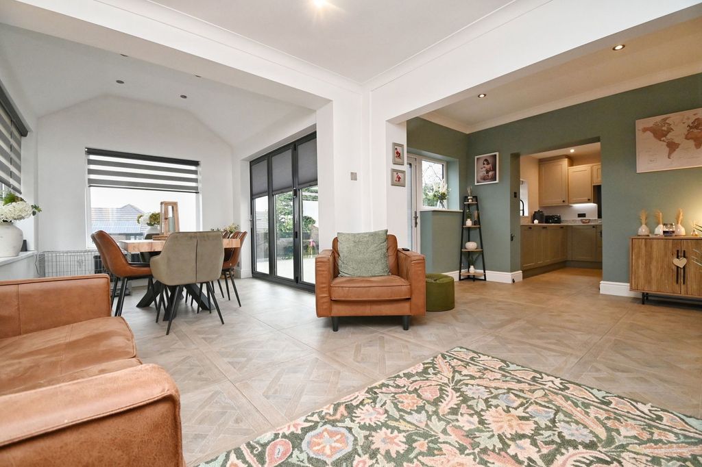 Property photo 2 of 31