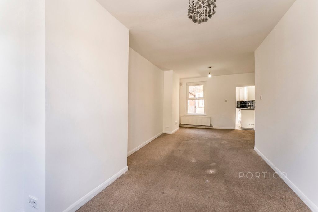Property photo 2 of 18 Pbox-Img.Jpg