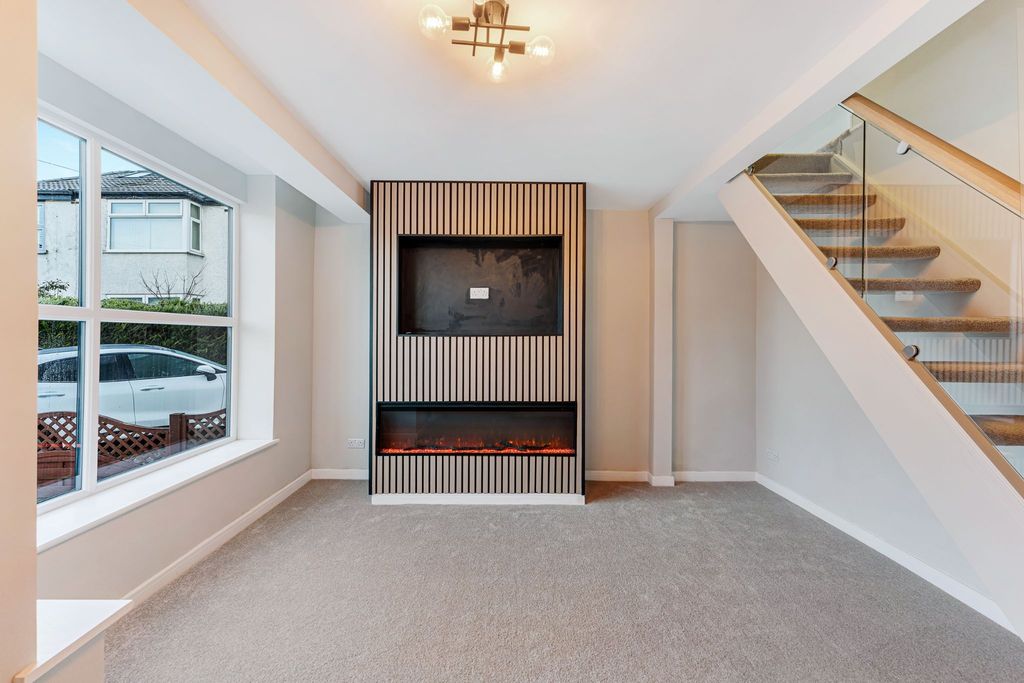 Property photo 3 of 40 Photograph 6