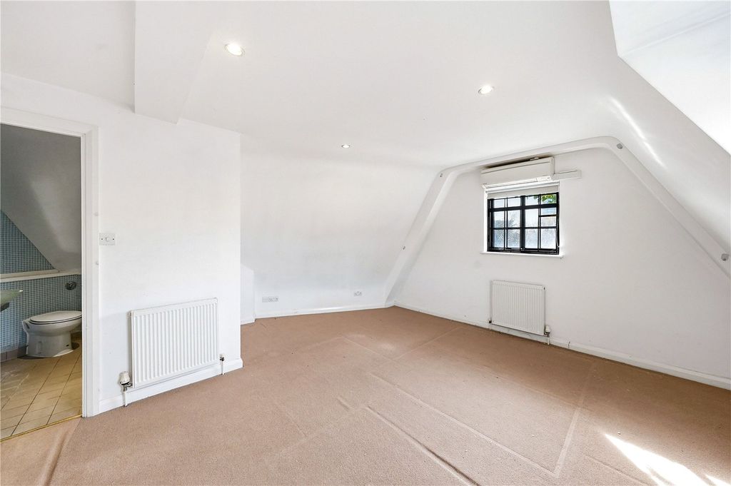 Property photo 3 of 16 Picture No. 21