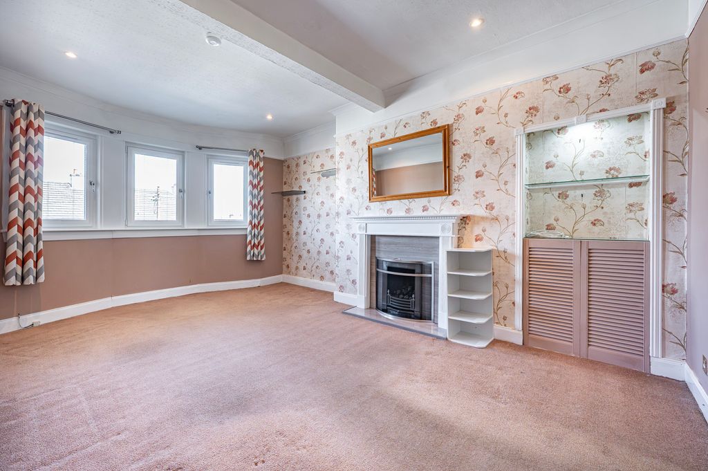 Property photo 2 of 33