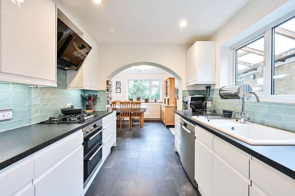 Property photo 3 of 22