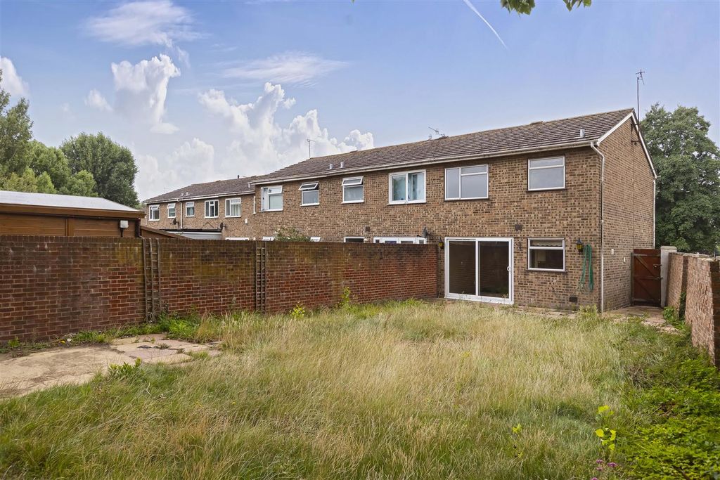 Property photo 2 of 15 Willow Crescent_13.Jpg
