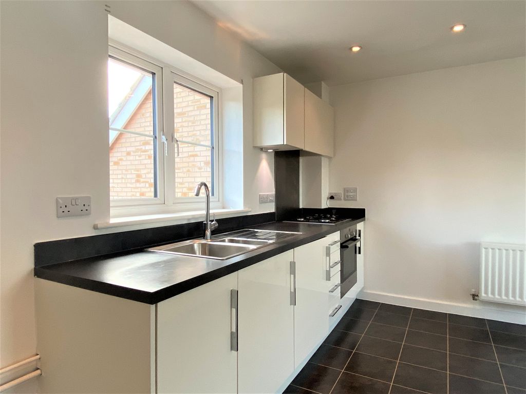 Property photo 2 of 10 Kitchen