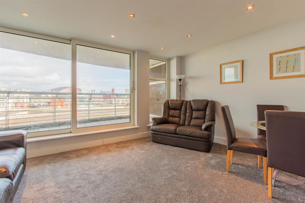 Property photo 2 of 12 Soverign Quay 83-7.Jpg