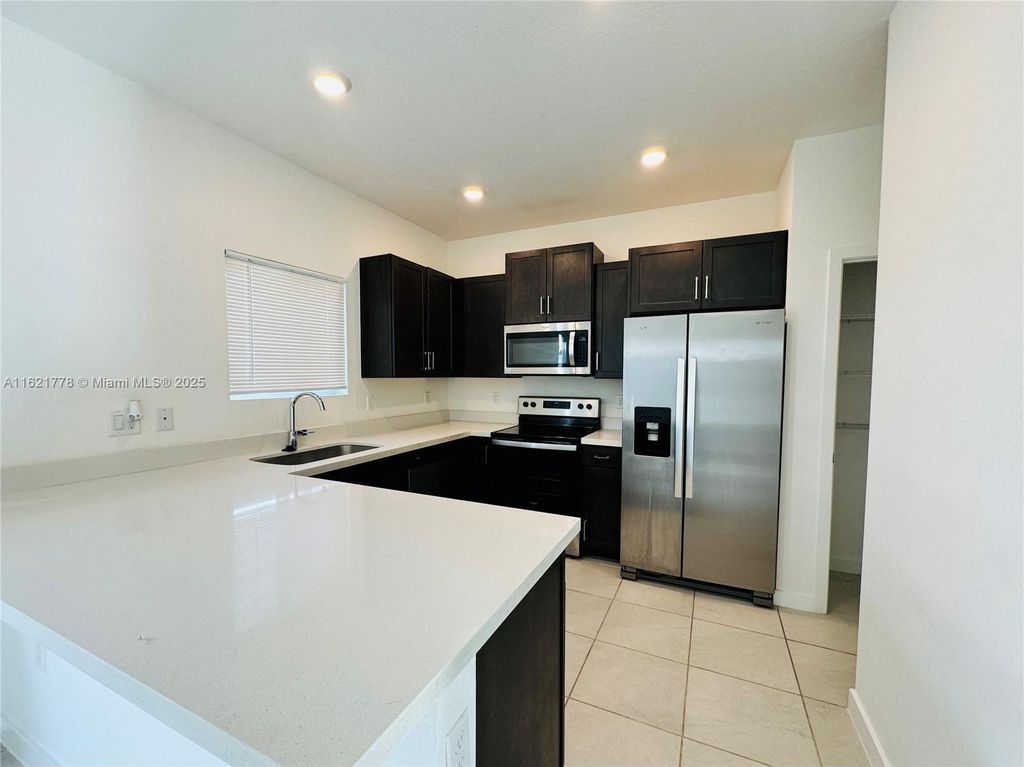 Property photo 1 of 31