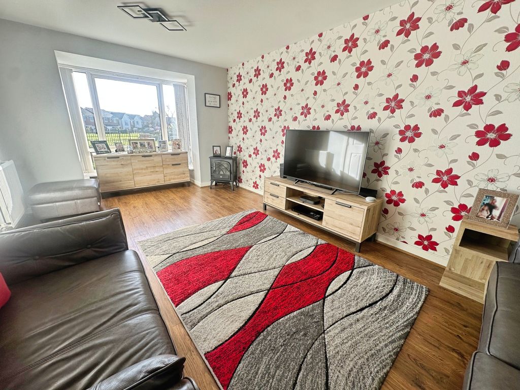 Property photo 2 of 19 Lounge