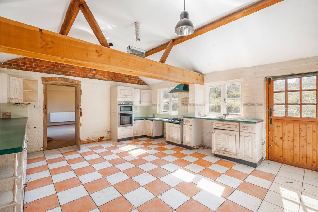 Property photo 3 of 10 Kitchen