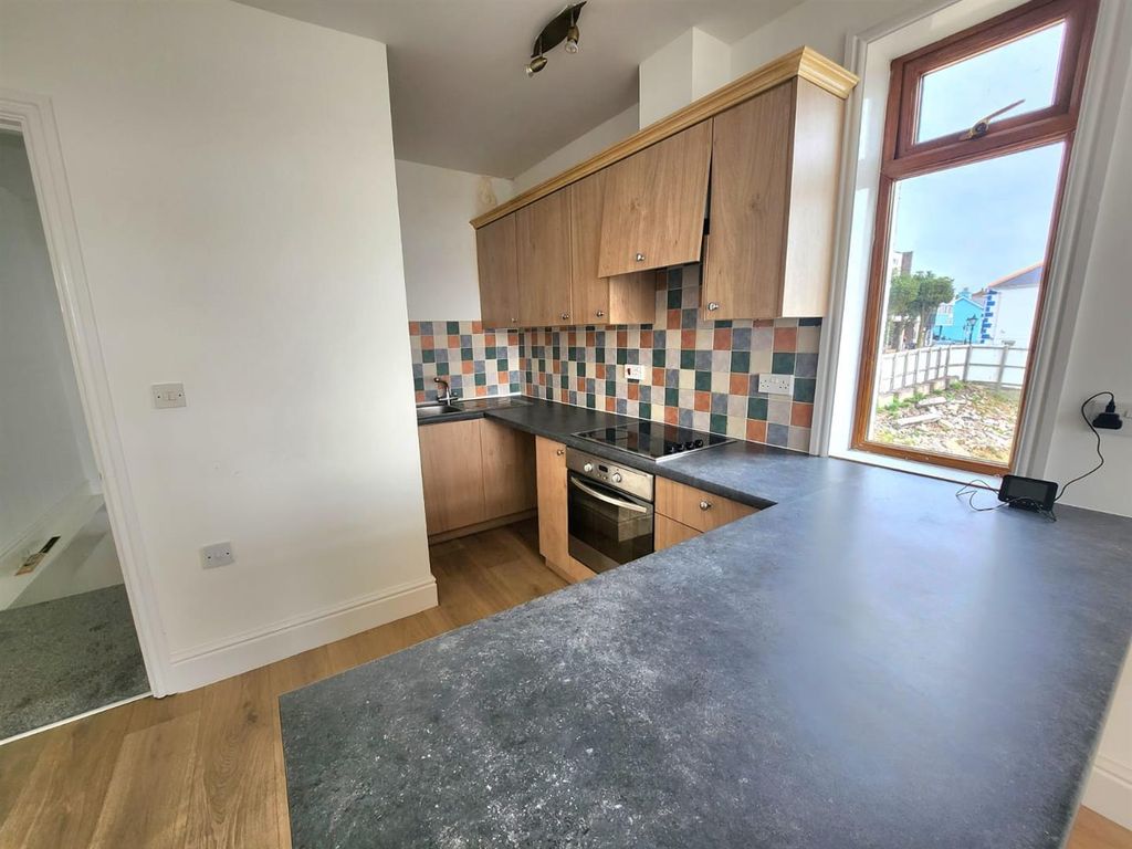 Property photo 2 of 10 Ea60Fb28-884d-4A9A-9311-99c08305Fddb.Jpg