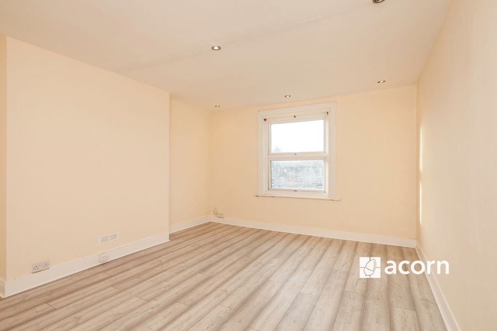 Property photo 2 of 8 F19985d8-dc10-F11...