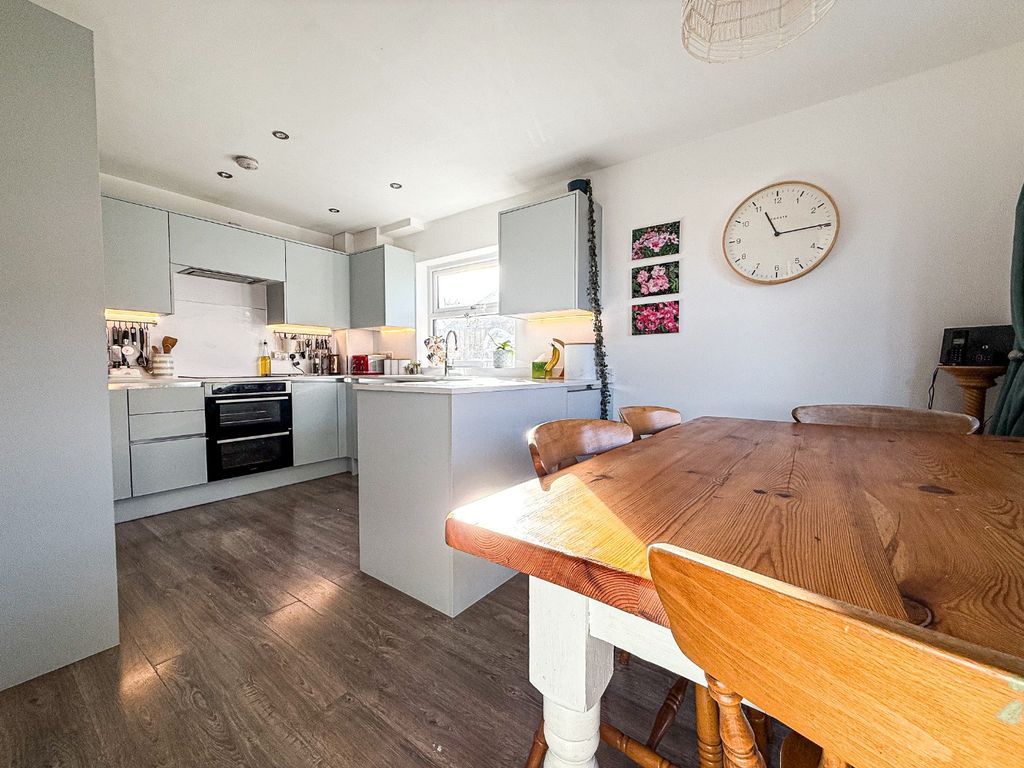 Property photo 2 of 28 4707453