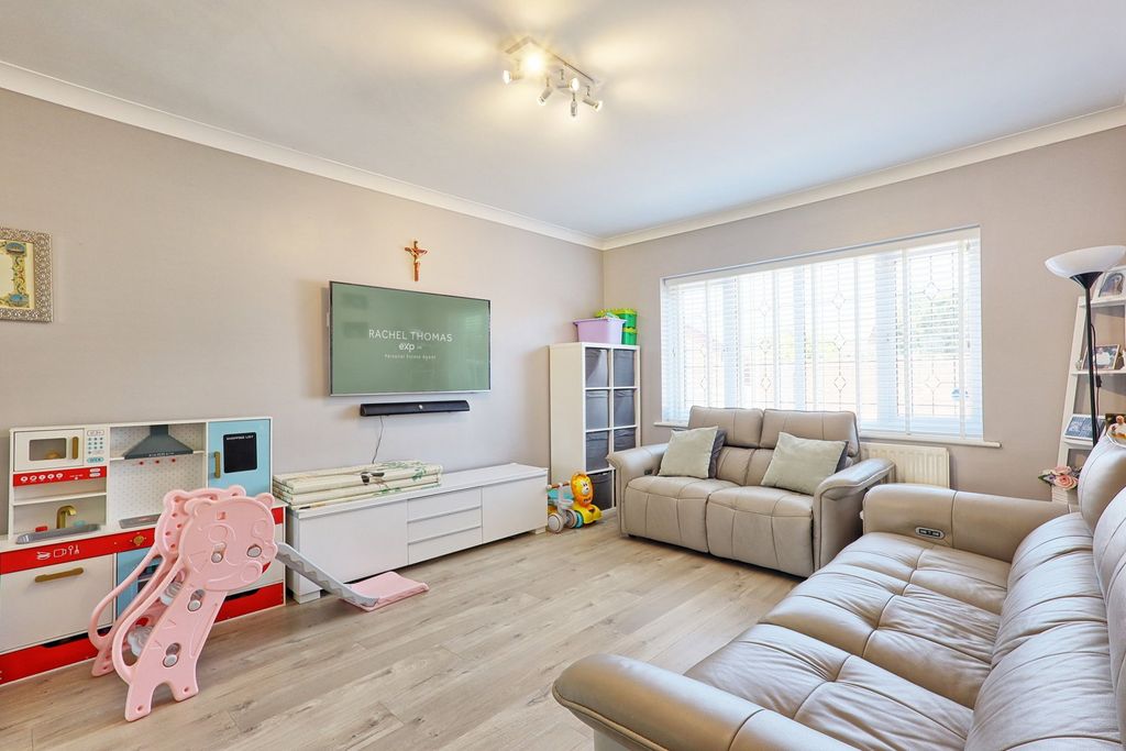 Property photo 2 of 41
