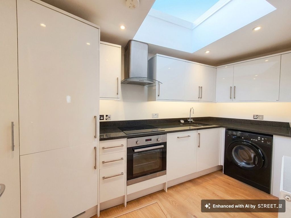 Property photo 2 of 10 Kitchen