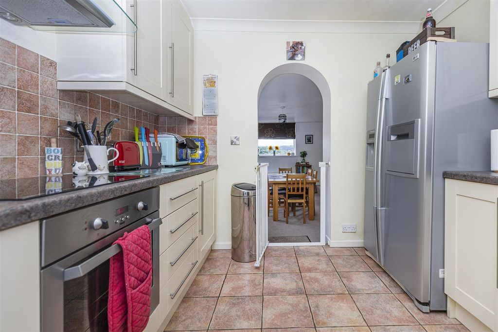 Property photo 3 of 28