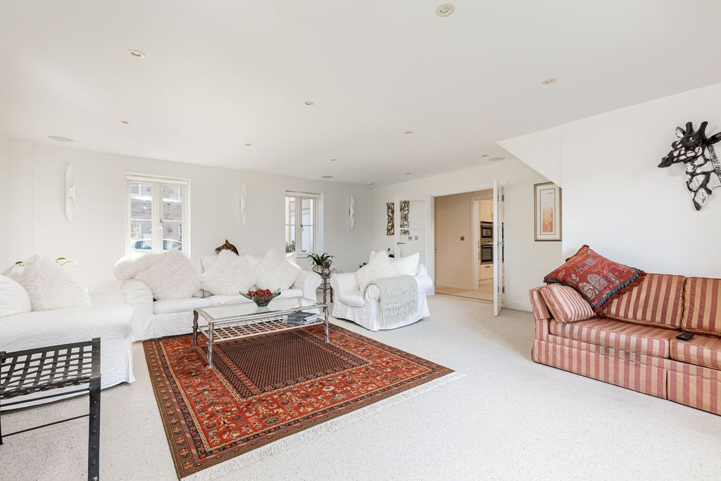 Property photo 2 of 51