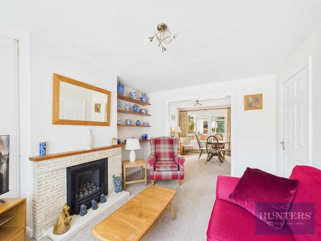 Property photo 3 of 16 Living Room