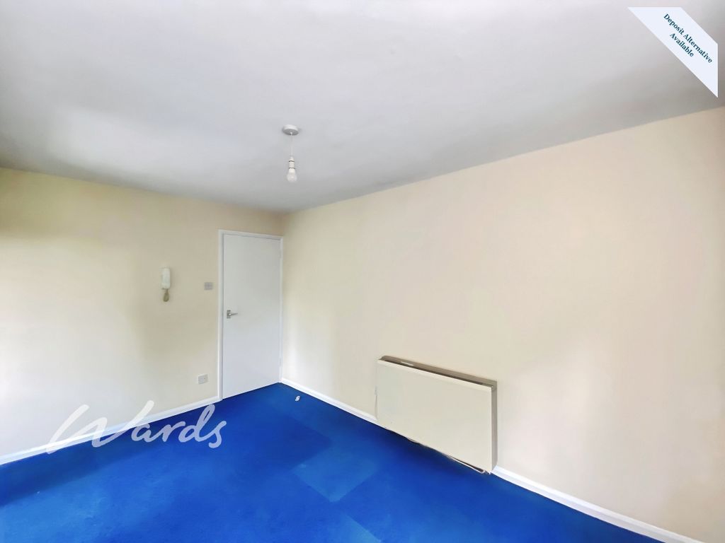 Property photo 3 of 11 Living/Bedroom Area