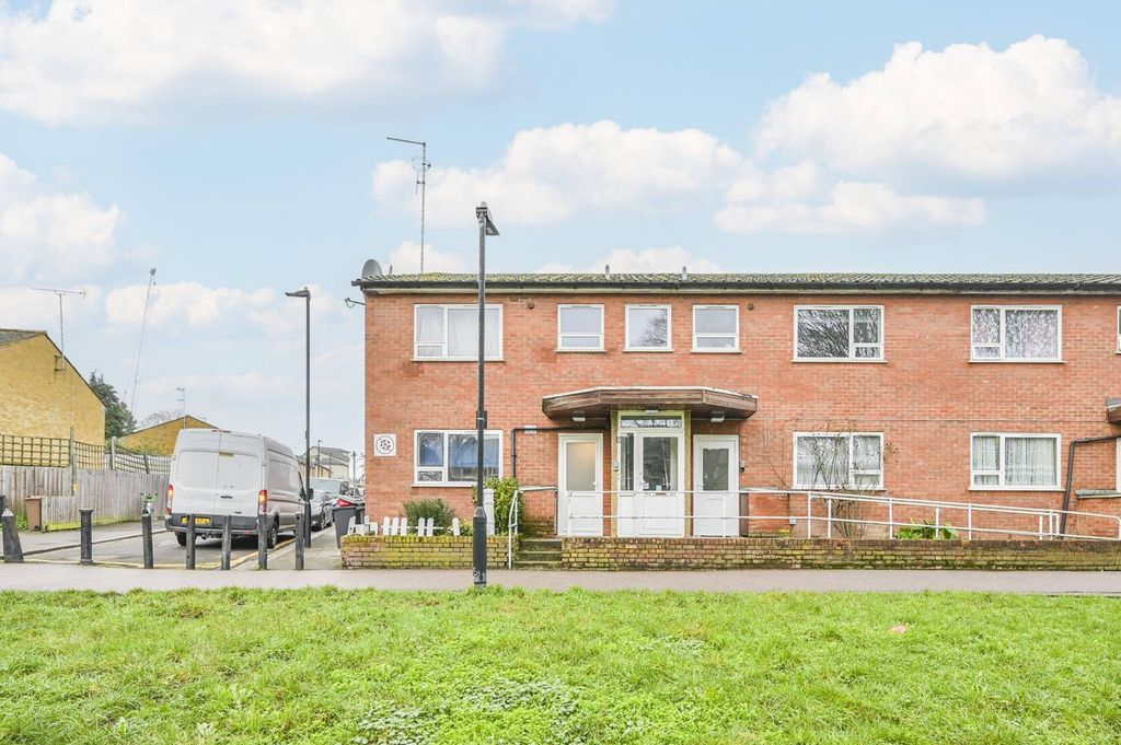 Property photo 2 of 10