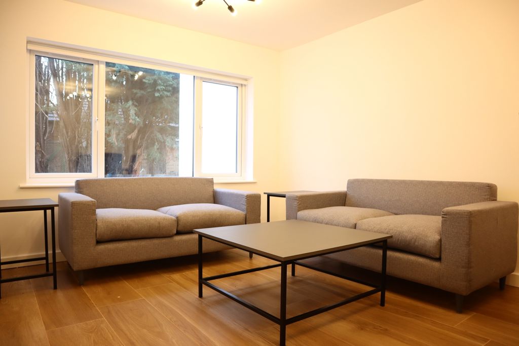Property photo 2 of 9 Lounge