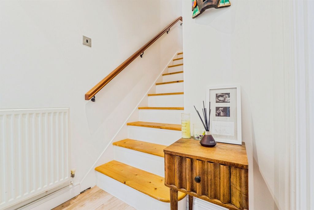 Property photo 2 of 26