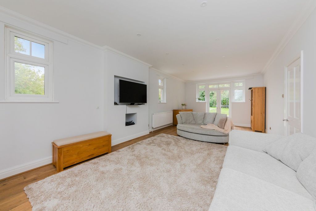 Property photo 3 of 26